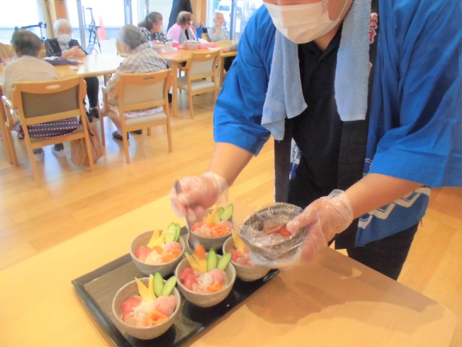 デイサービスセンターでライブクッキング海鮮丼☆～かたくりの郷給食日誌～ 翠清福祉会